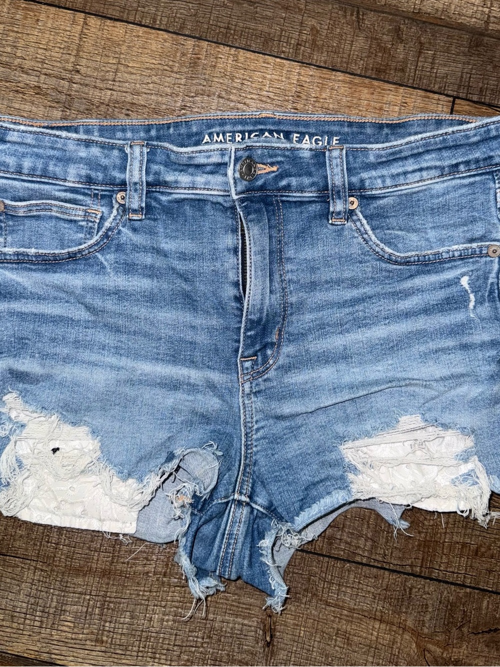 American Eagle Outfitters Light Wash Distressed Denim Cutoff Shorts 10
